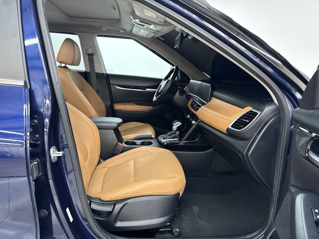 Used 2024 Ocean Blue Kia EX image 18