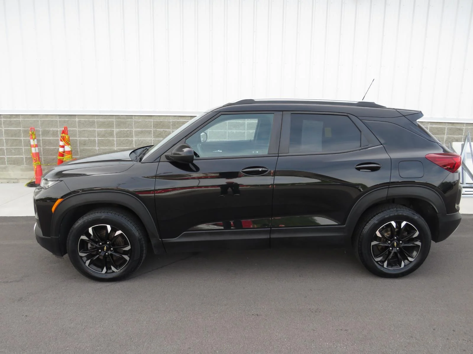 Used 2021 Mosaic Black Metallic Chevrolet LT image 17