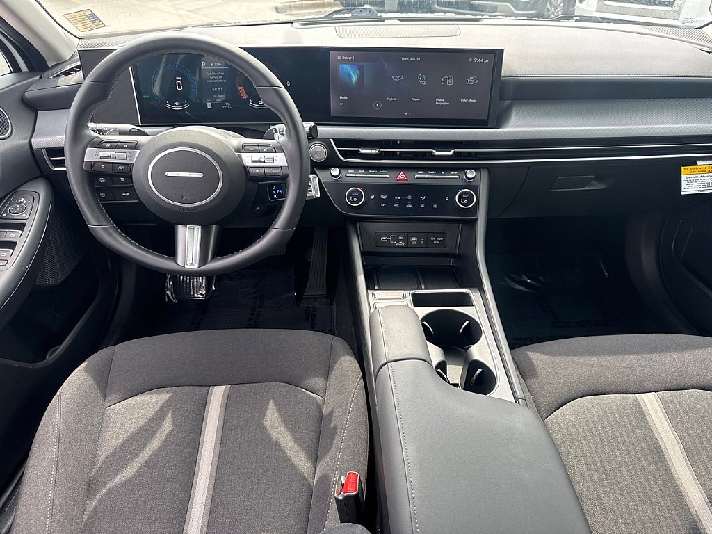 Used 2025 Serenity White Hyundai SEL image 9