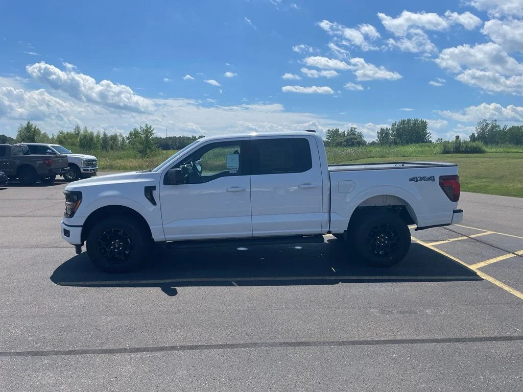 Used 2026 Oxford White Ford XLT image 8