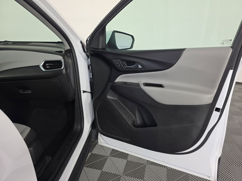 Used 2022 White Chevrolet LT image 32