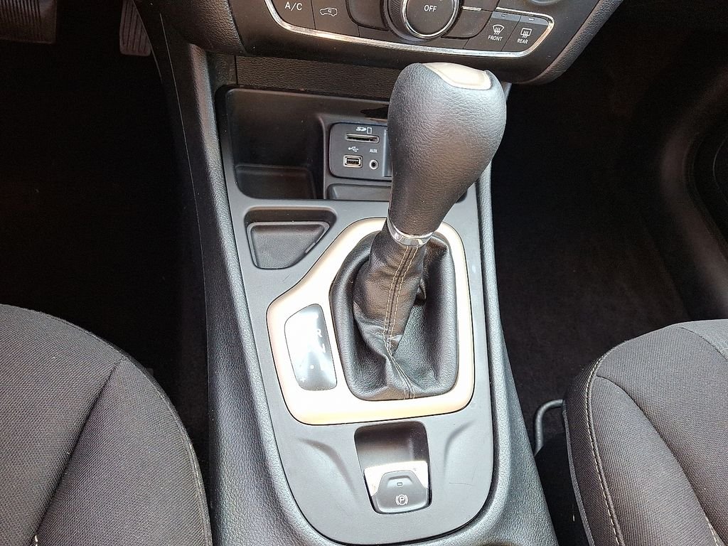 Used 2016 Black Jeep Latitude image 15