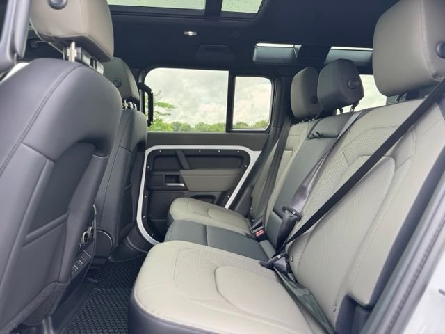 New 2026 Fuji White Land Rover S image 11