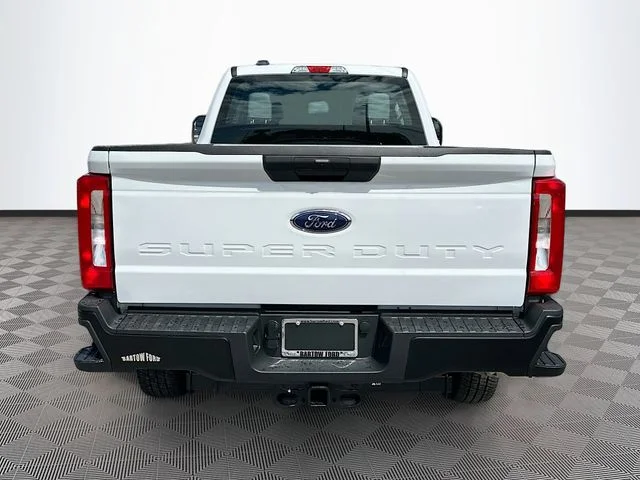 New 2026 Oxford White Ford XL image 5