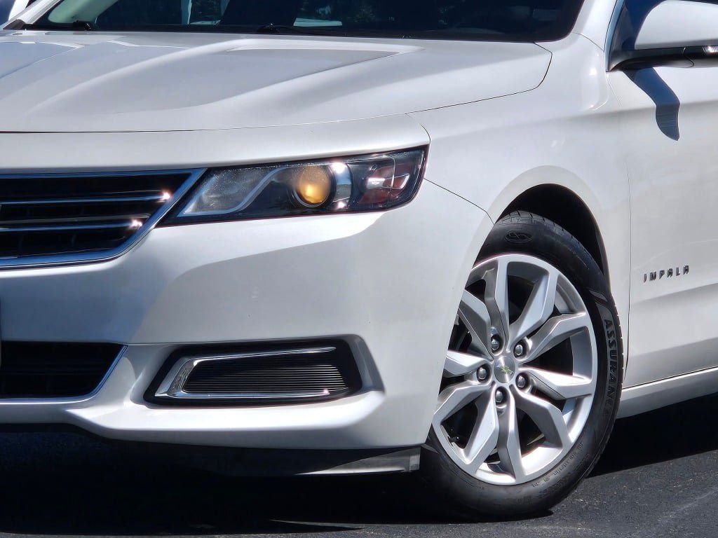 Used 2017 Chevrolet Impala 1LT with VIN 2G1105S39H9183045 for sale in Plano, IL