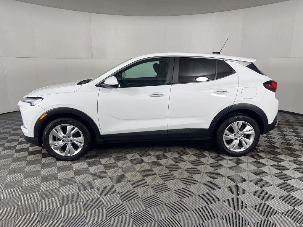 Used 2024 Summit White Buick Preferred image 15