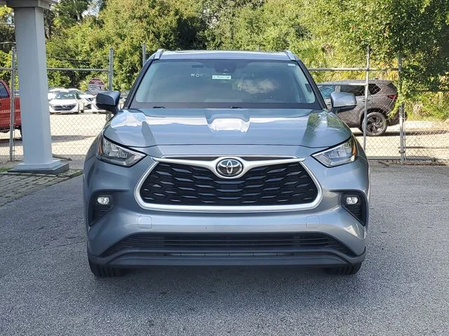 Used 2020  Toyota XLE image 14