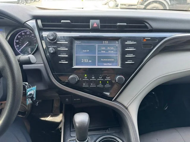 Used 2018 Silver Toyota LE image 27