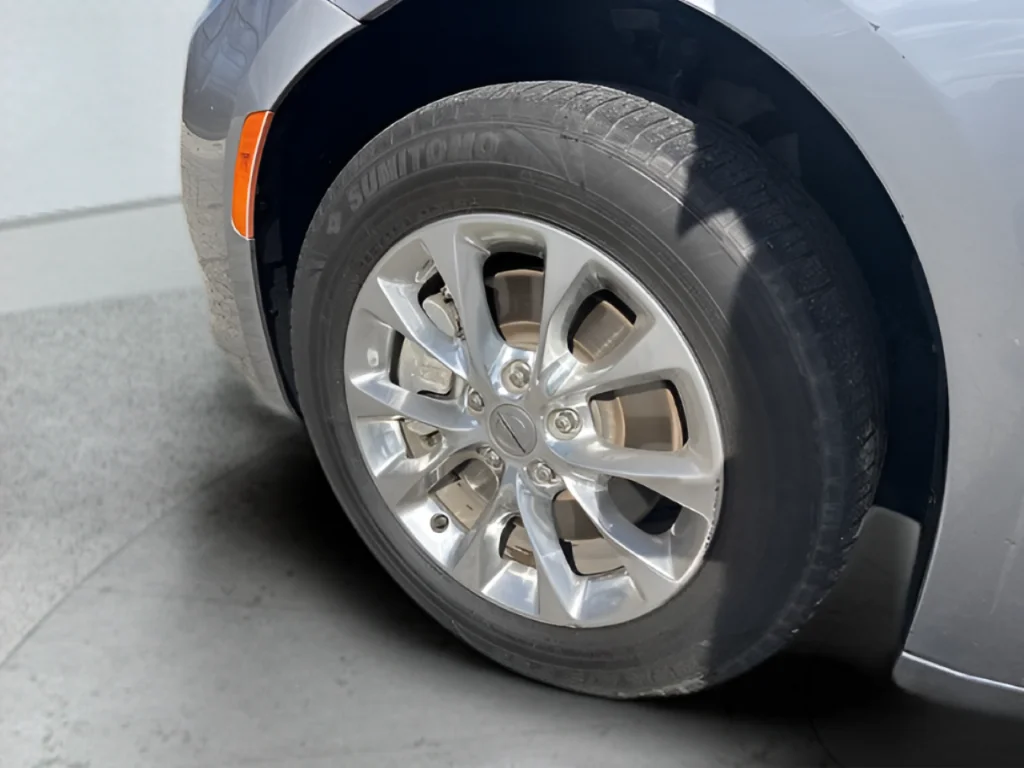 Used 2021 Silver Chrysler Touring L image 20