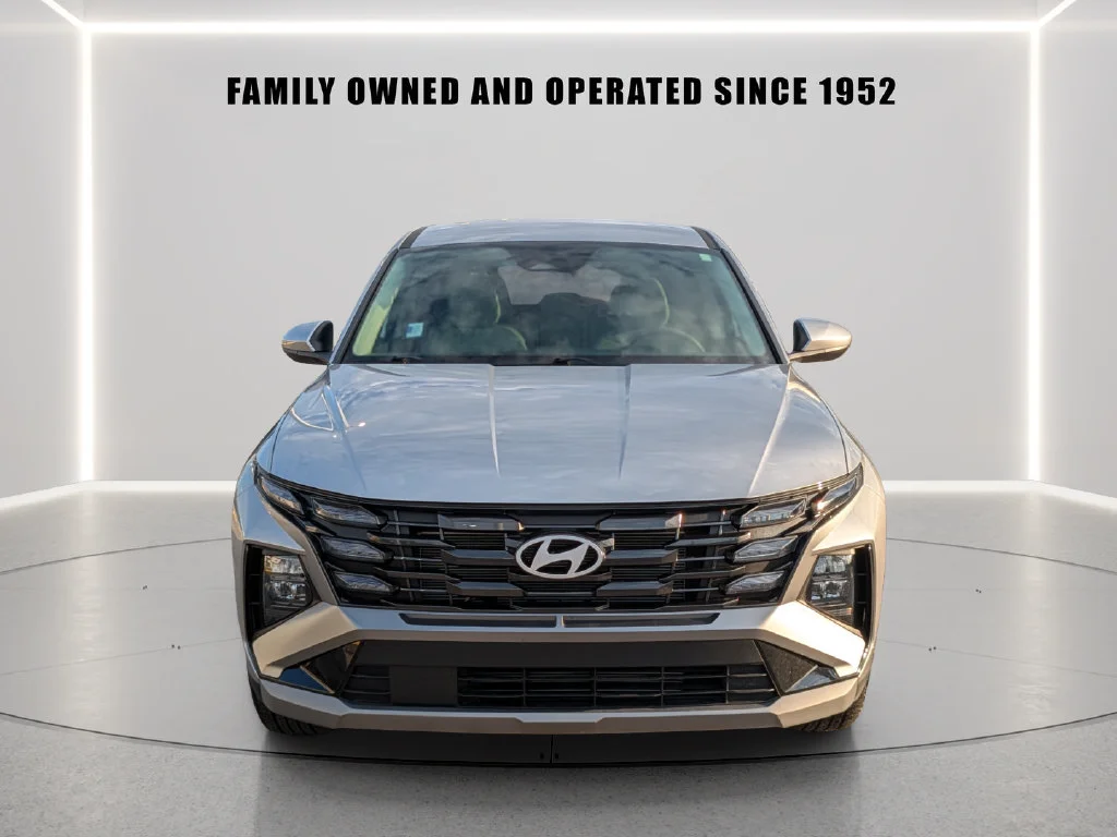 Used 2025 Silver Hyundai SE image 6