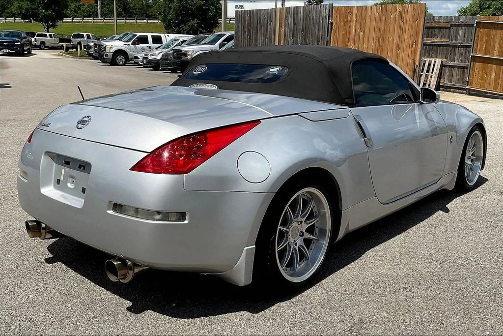 Used 2008 Silver Nissan Touring image 6