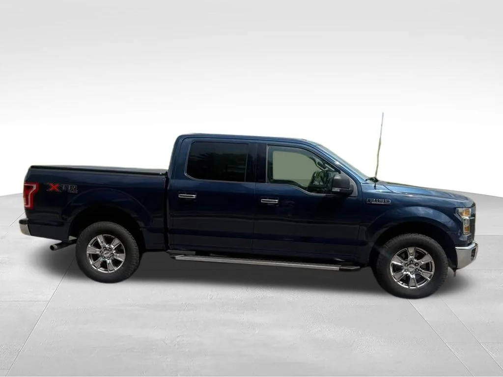 Used 2016 Blue Jeans Metallic Ford XLT image 9