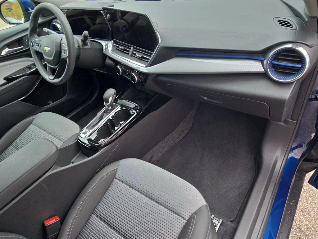 2024 Chevrolet Trax LT - Photo 30