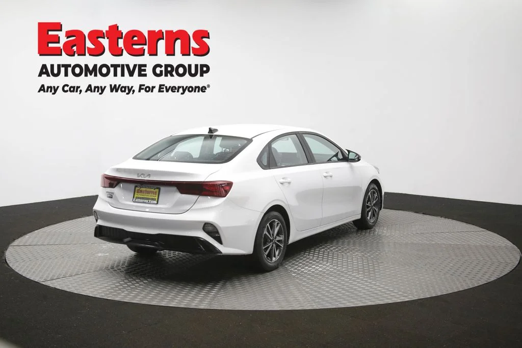 Used 2022 White Kia LXS image 39