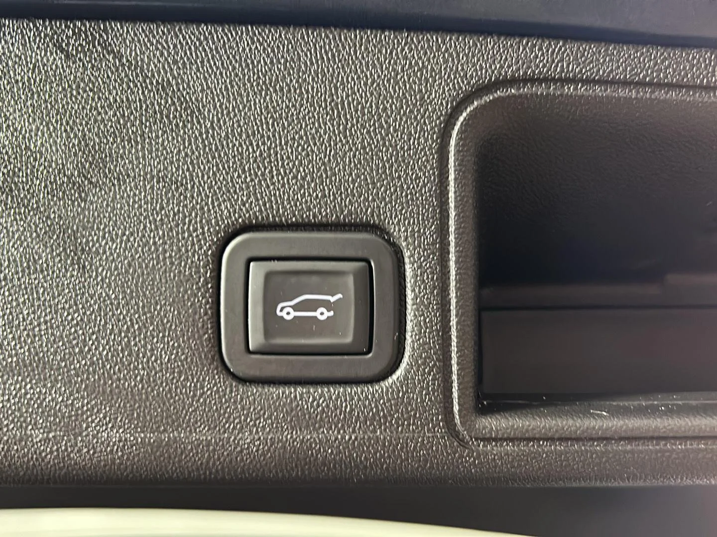 Used 2024 Downpour Metallic GMC SLT image 9