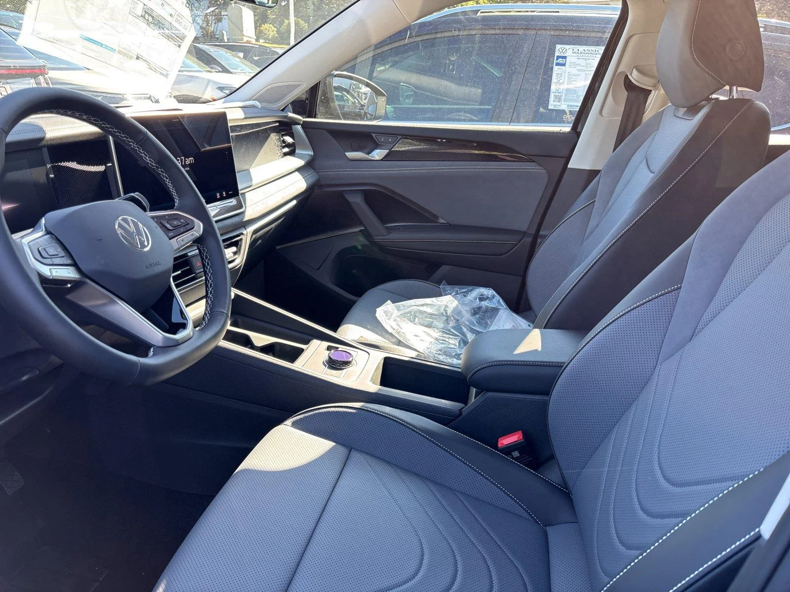 New 2026 Deep Black Pearl Volkswagen SE image 14