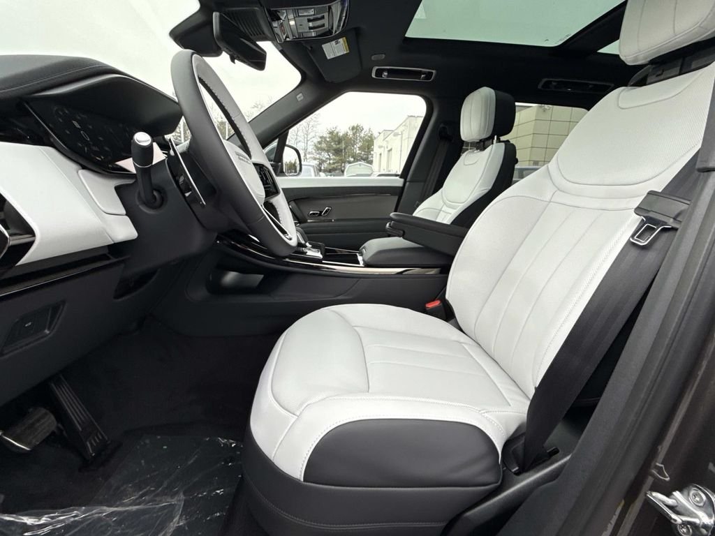 New 2026 Charente Grey Land Rover Dynamic SE image 18