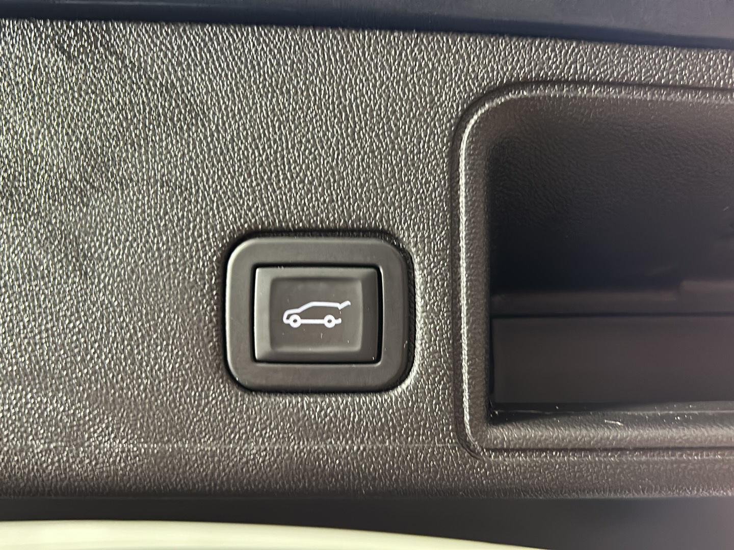 Used 2024 Downpour Metallic GMC SLT image 9