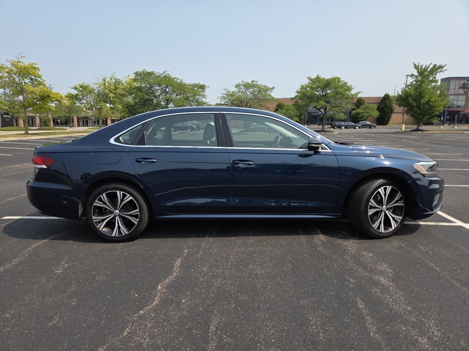 Used 2021 Tourmaline Blue Metallic Volkswagen 2.0T SE image 19