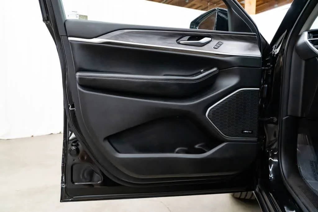 Used 2023 Diamond Black Crystal Pearlcoat Jeep  image 25