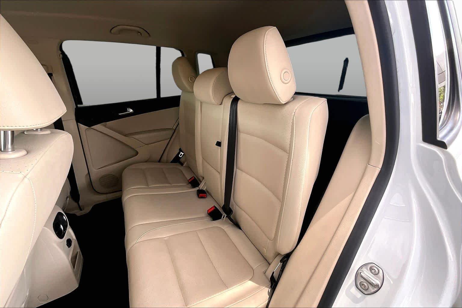 Used 2017  Volkswagen  image 21