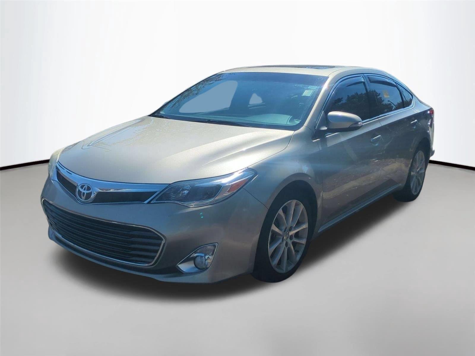 Used 2013  Toyota XLE Touring image 1