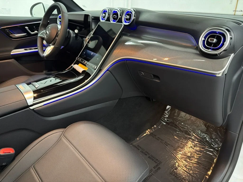 New 2027 White Mercedes-Benz GLC 300 image 27