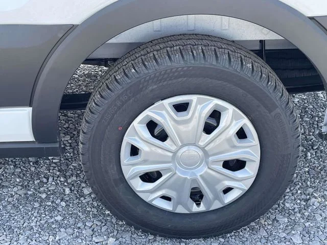 New 2026 Oxford White Ford XLT image 2