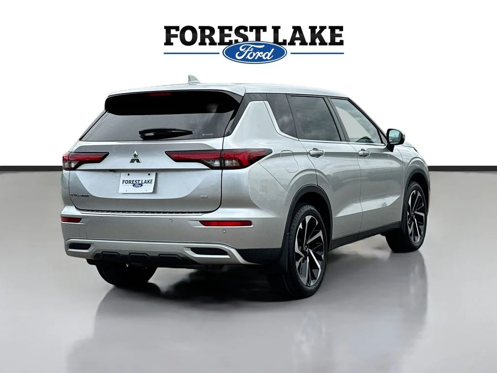 Used 2023 Alloy Silver Metallic Mitsubishi SE image 7