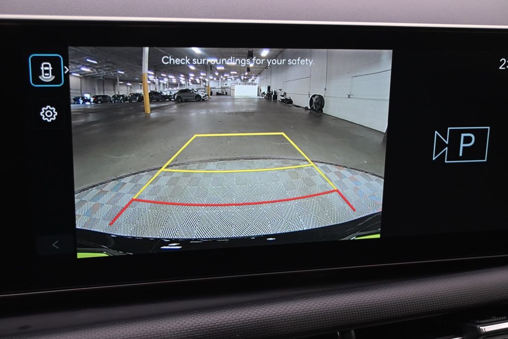 Certified Used 2025 Phantom Black Hyundai SE image 24