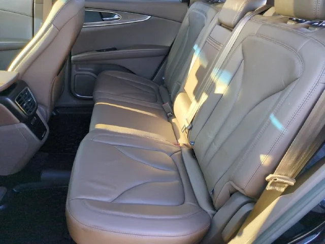 Used 2018 Black Lincoln Reserve image 29