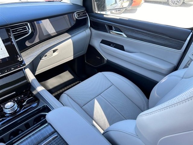 Used 2024 Velvet Red Pearl Coat (prv) Wagoneer Series II image 22