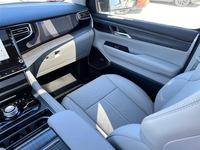 Used 2024 Velvet Red Wagoneer Series II image 22