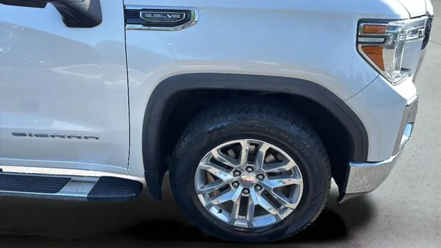Used 2020 White GMC SLT image 35