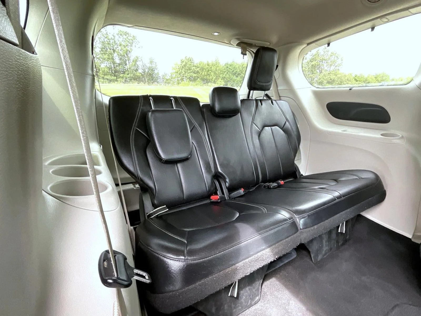 Used 2022 White Chrysler Touring L image 18