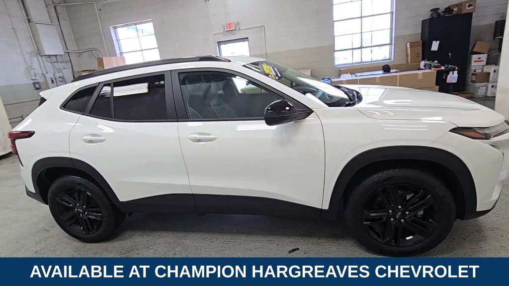 Used 2025 Summit White Chevrolet ACTIV image 2
