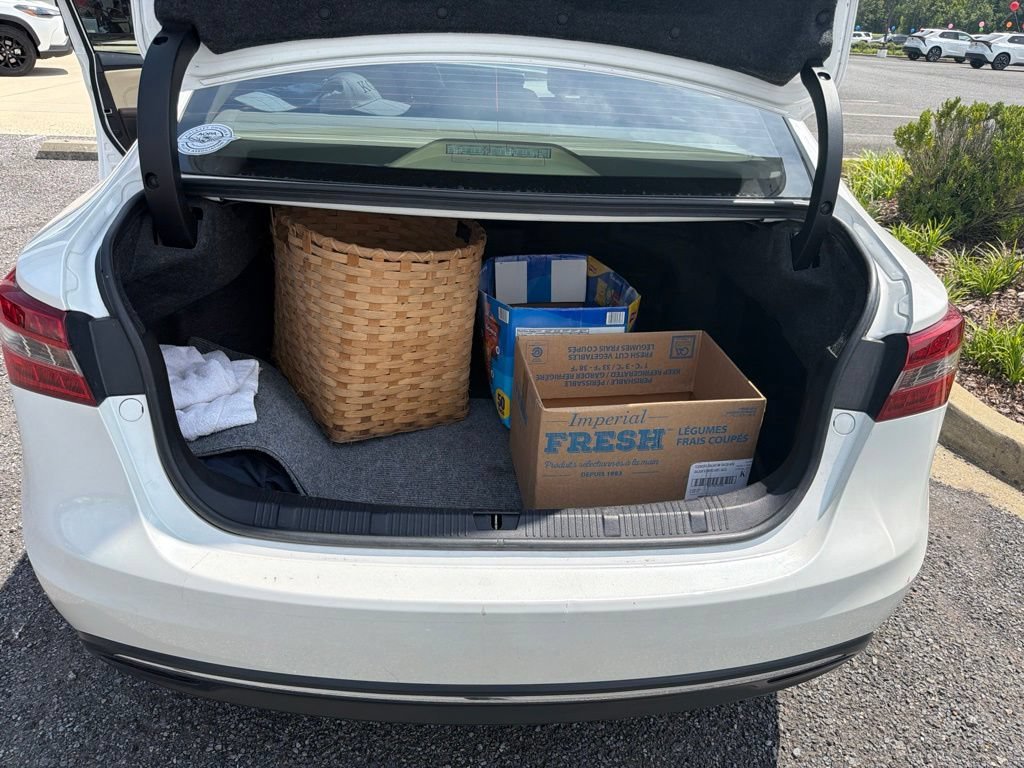 Used 2018 Blizzard Pearl Toyota  image 12