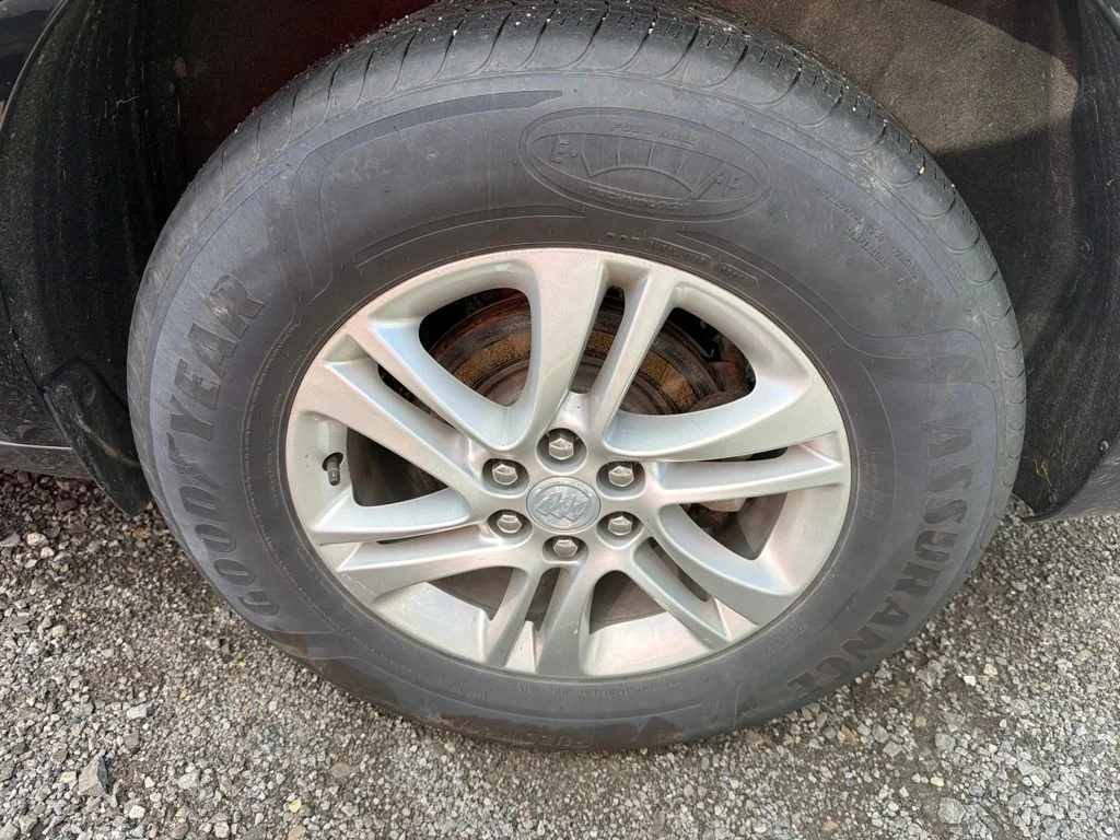 Used 2021 Black Buick Essence image 5