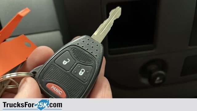 Used 2007 Bright White Dodge SLT image 28