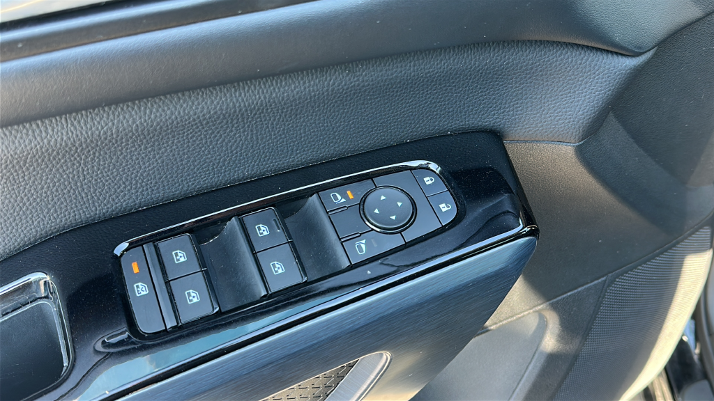 Used 2025 Super Black Nissan SL image 11