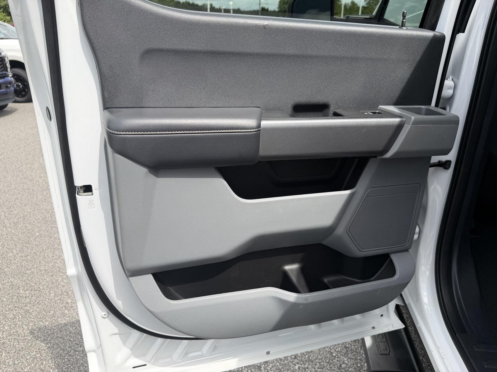 Used 2025 Oxford White Ford XLT image 15