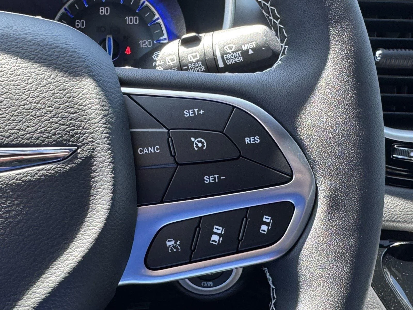 2025 Chrysler Voyager LX - Photo 19
