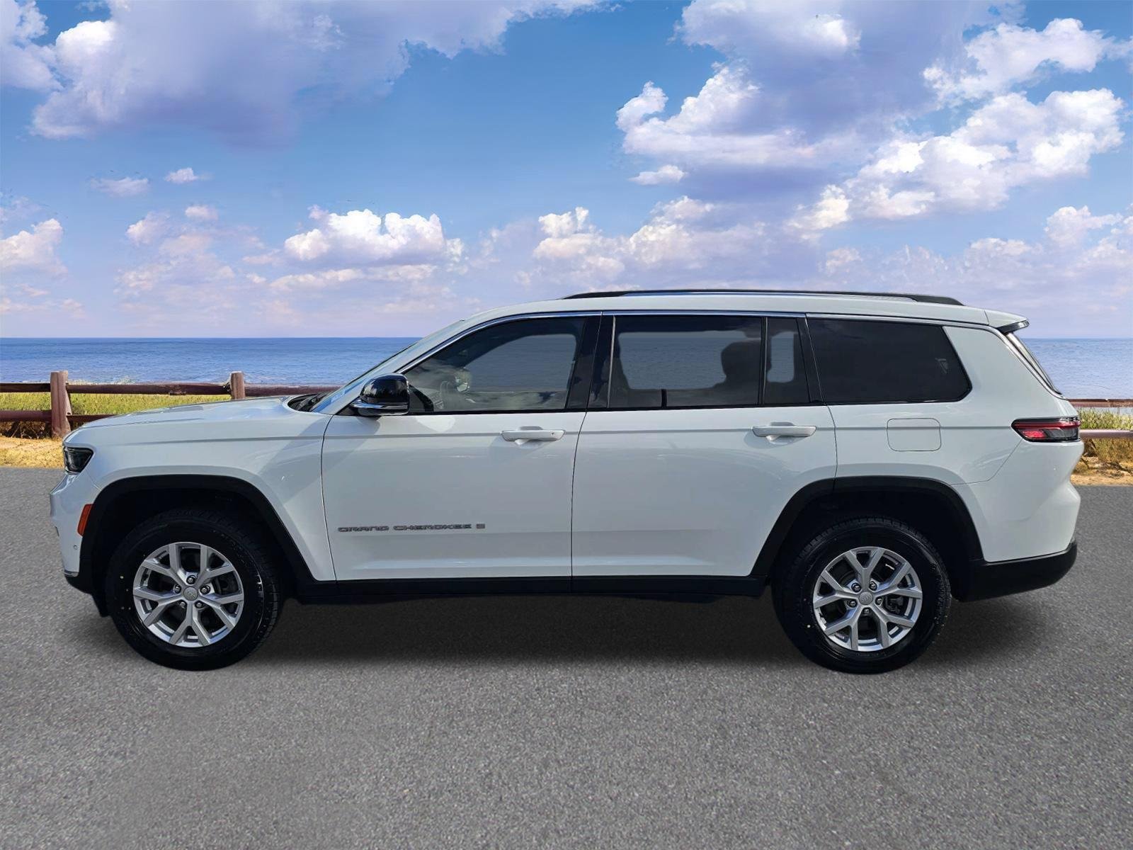 Used 2023 Bright White Clearcoat Jeep Limited image 4