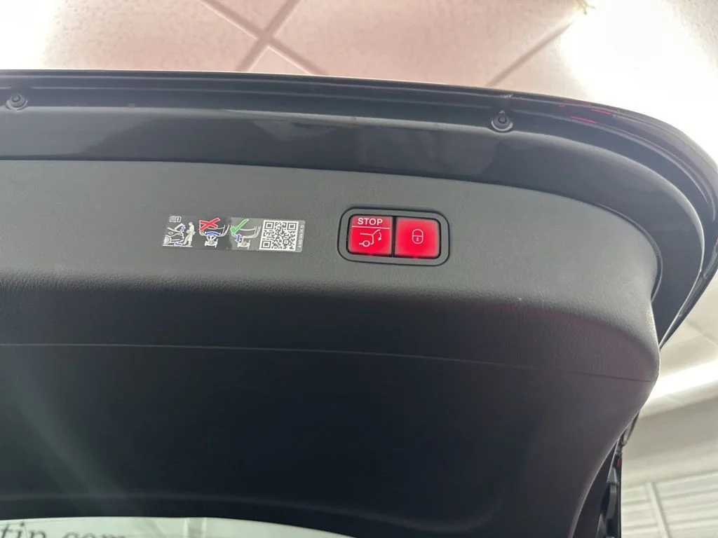 Used 2026 Gray Mercedes-Benz GLC 300 image 25