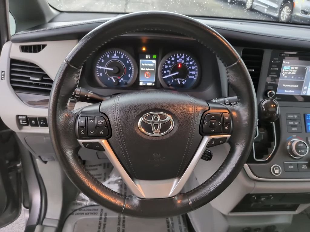 Used 2020 Gray Toyota XLE Premium image 15