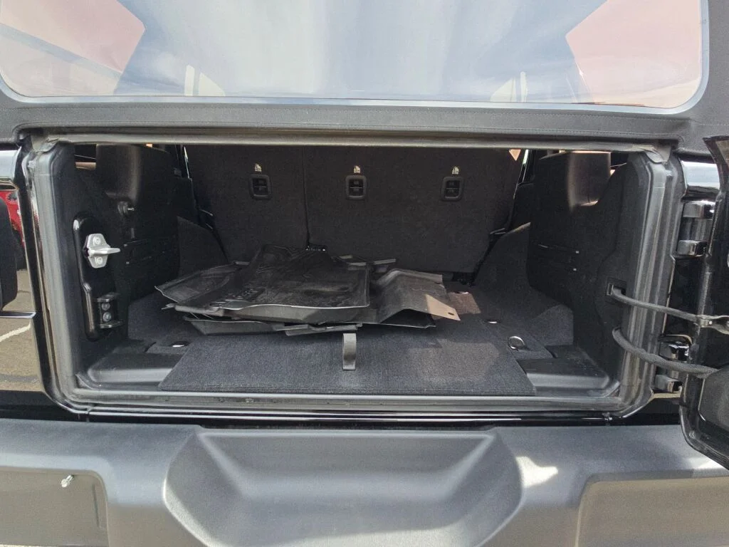 Used 2020 Black Jeep Unlimited Sport image 19