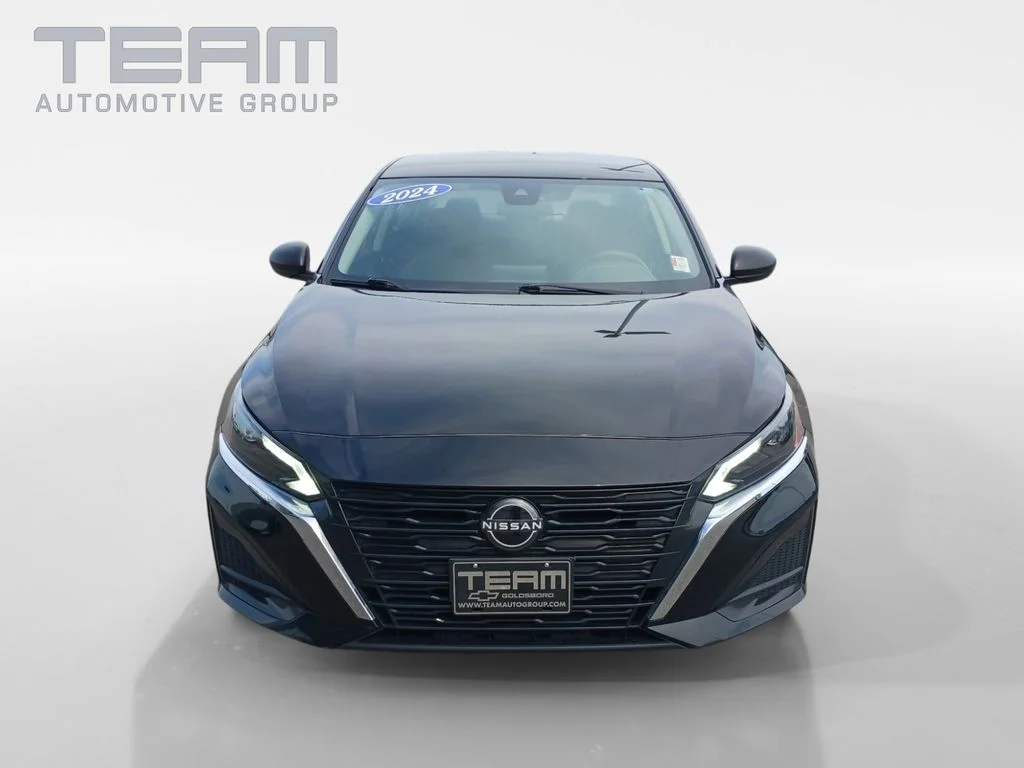 Used 2024 Black Nissan 2.5 SV image 2