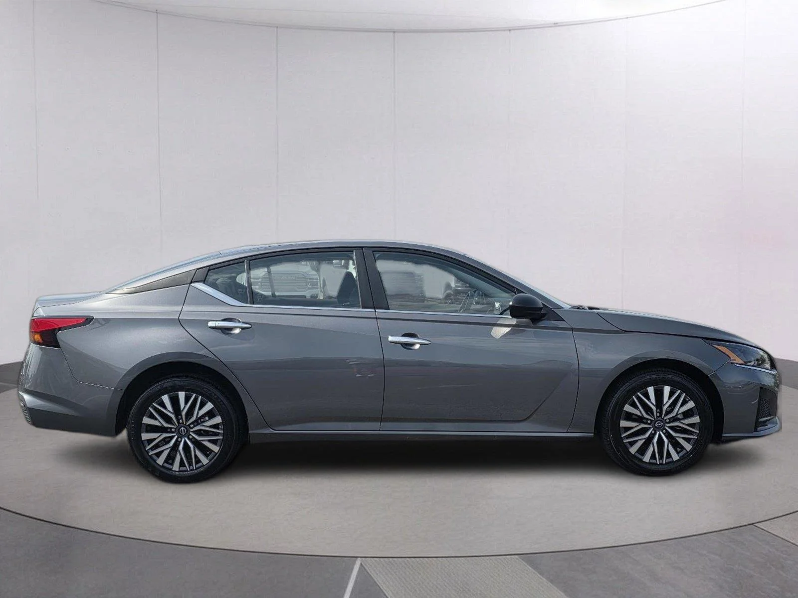Used 2025 Gun Metallic Nissan SV image 4