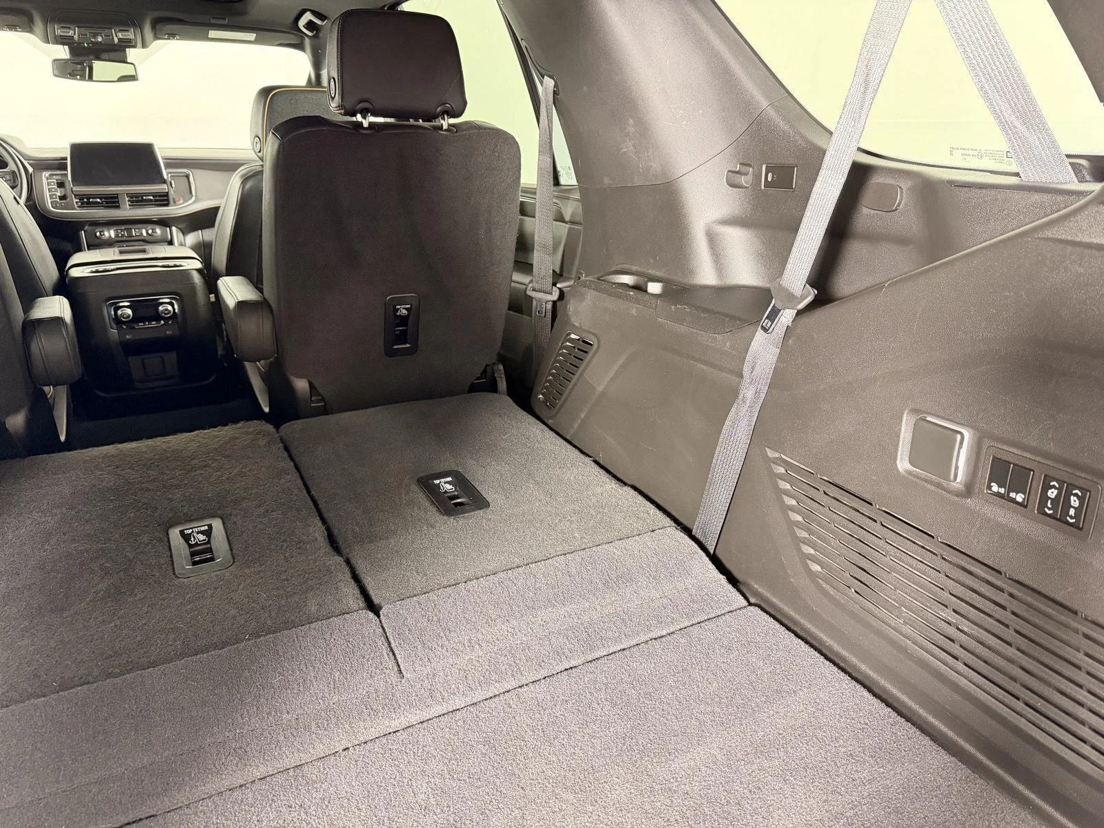 Used 2023 White Frost Tricoat GMC AT4 image 6