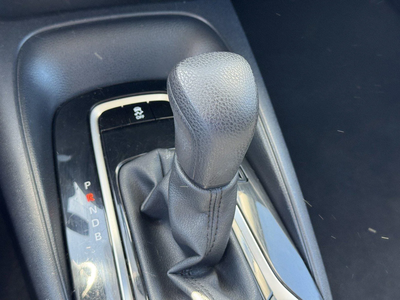 Used 2023 Classic Silver Me Toyota LE image 19